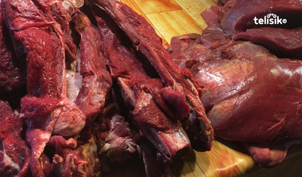 Sejumlah komoditi di Pasar Tradisional Kota Kendari merangkak naik, salah satunya daging sapi yang menembus Rp 140 ribu perkilogram. Foto: Nurdian Pratiwi/Telisik