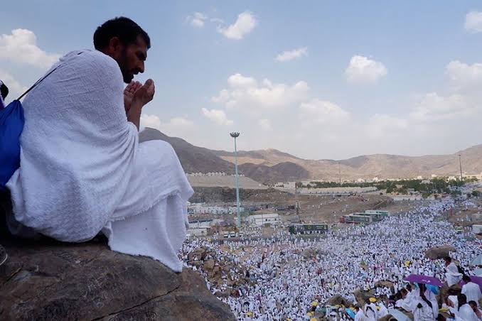 Jemaah haji melakukan wukuf di padang Arafah. Foto: Repro Antara