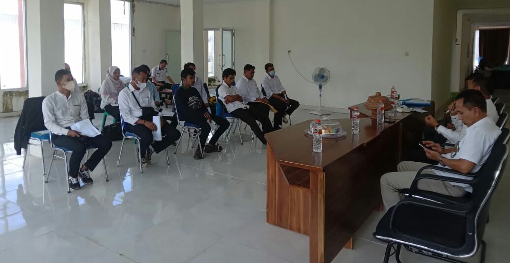 Sembilan orang peserta pelatihan Dinas Tenaga Kerja dan Perindustrian Kota Kendari siap diberangkatkan untuk dilatih di Balai Besar Pelatihan Vokasi dan Produktivitas (BBPVP). Foto: Ist.