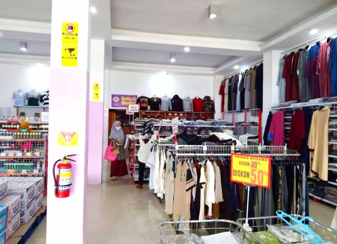 Andalusia Group membuka lowongan kerja bagi lulusan SMA sederajat untuk mengisi posisi sebagai staff store. Foto: Repro Facebook Andalusia