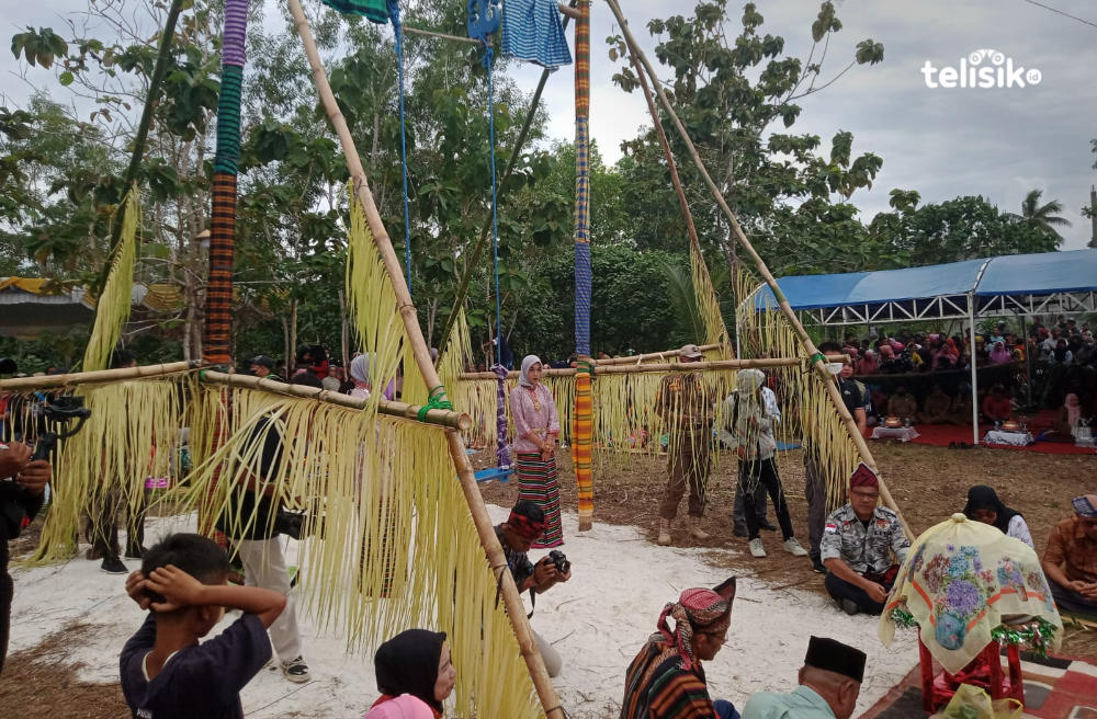 Tradisi Kabuenga yang digelar tahunan oleh masyarakat Wakatobi. Foto: Boy Candra Ferniawan/Telisik