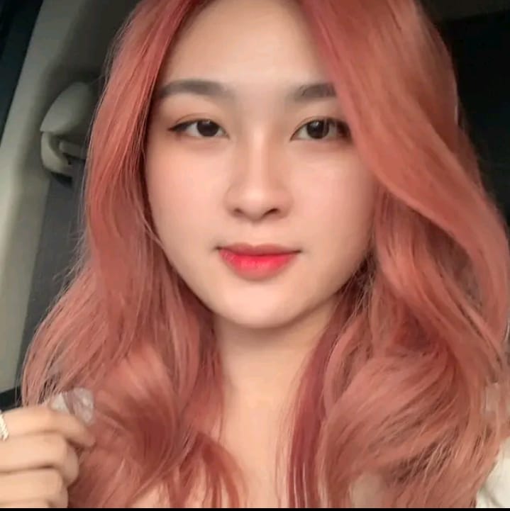 Rosalia Akmareta (22), karyawati Bank Sultra yang videonya viral di media sosial. Foto. Ist.