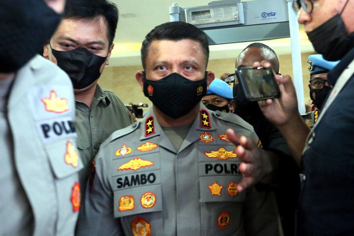 Kepala Divisi Profesi dan Pengamanan nonaktif Irjen Ferdy Sambo menjalani pemeriksaan sebagai saksi kasus pembunuhan Brigadir J, di gedung Bareskrim Polri. Foto: JPNN