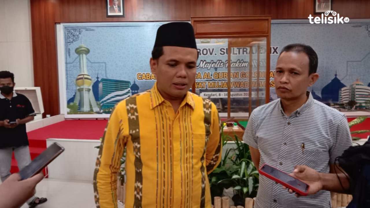 Sekretaris dewan hukum MTQ XXIX Sultra, Dariodi S.Ag, M.A.P sedang memberikan keterangan pers. Foto. La Ode Muh Martoton/Telisik