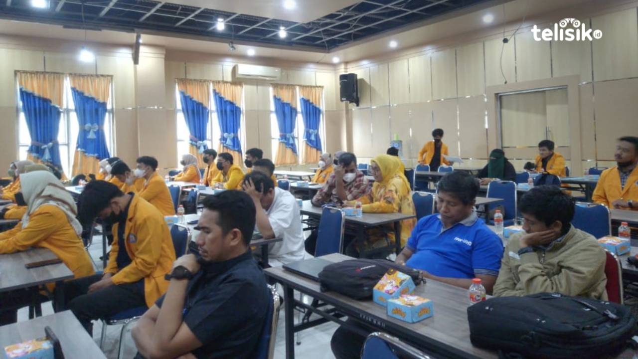 Peserta pelatihan pemetaan dan pengolahan data remote sensing yang bertempatan di Aula FPIK UHO. Foto: Nur Khumairah/Telisik
