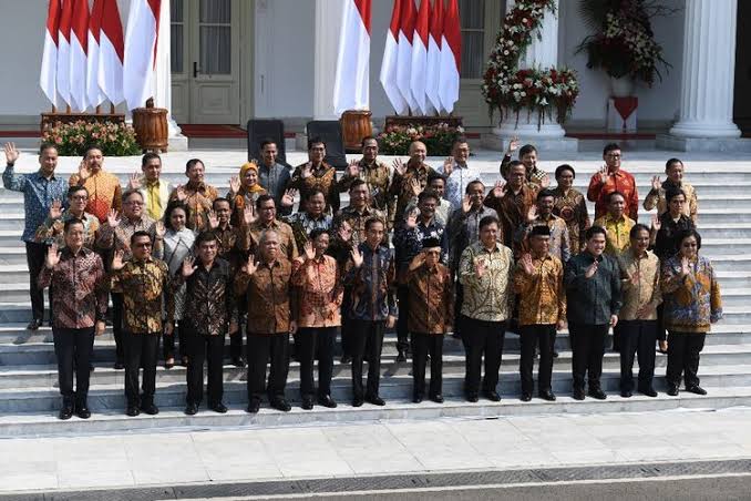 Menteri di Kabinet Jokowi-Ma'ruf Amin wajib mundur jika ingin nyapres di Pilpres 2024. Foto: Repro kompas.com