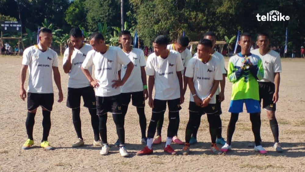 Pemain Pota, Kecamatan Sambi Rampas saat berlaga di Turnamen Bupati CUP VI Manggarai Timur. Foto: Berto Davids/Telisik