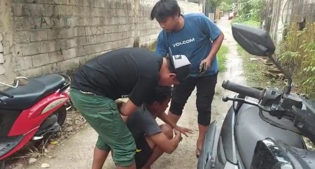 Pelaku AD ditangkap oleh tim Resmob Polda Sulawesi Tenggara usai mencuri sepeda motor. Foto. Ist.