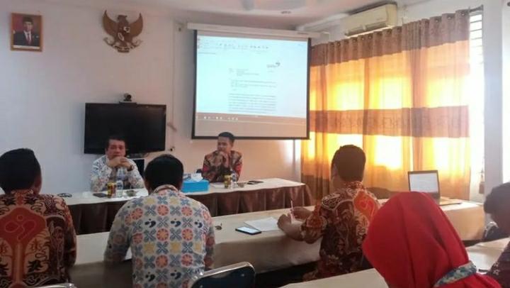 Kepala BKKBN Sultra, Asmar, M.Si saat memimpin rapat Sistem Pengendalian Intern Pemerintah (SPIP). Foto: Dok BKKBN Sultra