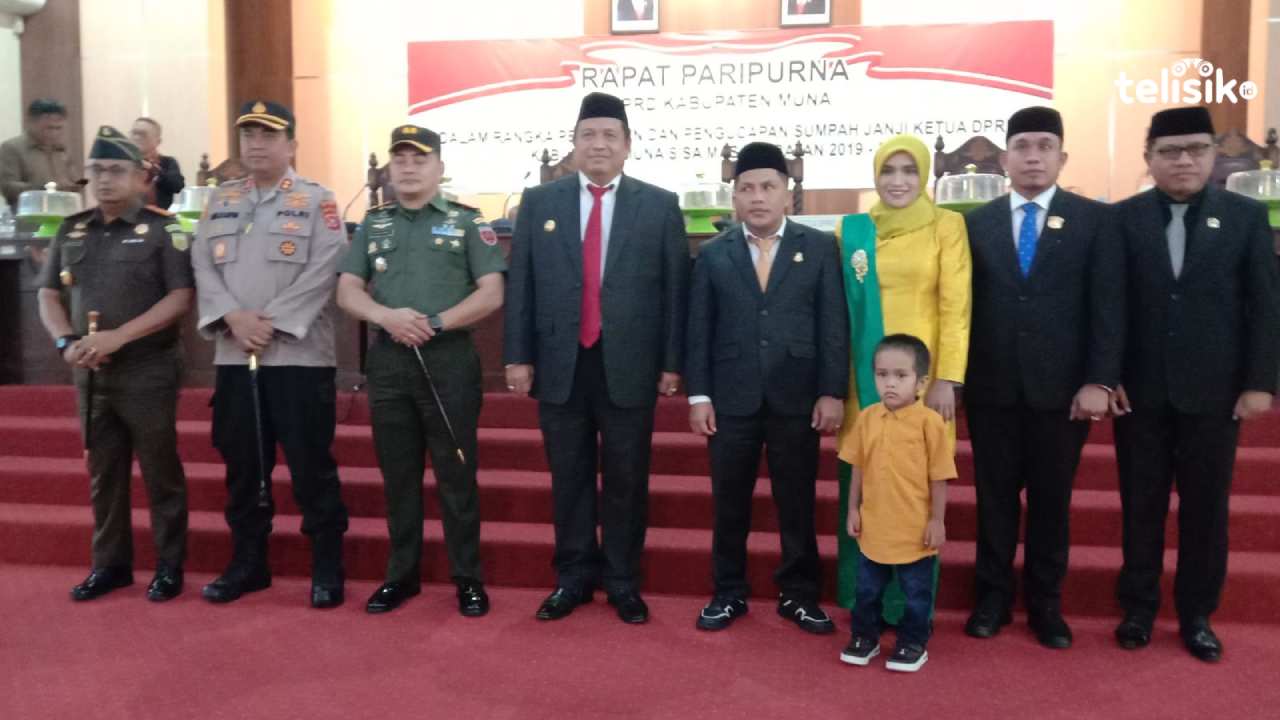 Bupati Muna, LM Rusman Emba bersama Ketua DPRD yang baru dilantik, Irwan dan Forkopimda. Foto: Sunaryo/Telisik