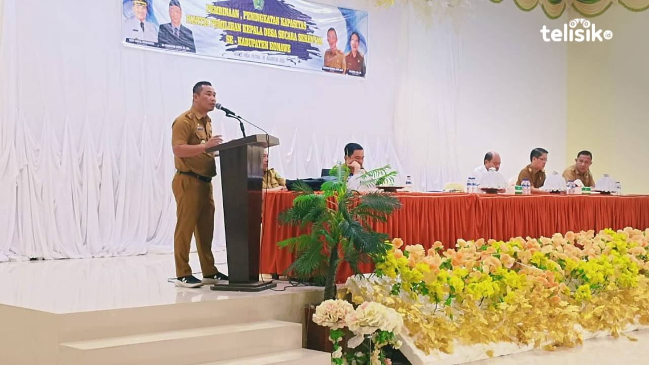 Kepala DPMD Konawe, Keny Yuga Permana mengingatkan para panitia Pilkades agar bekerja secara profesional, adil dan jujur. Foto: Aris Syam/Telisik
