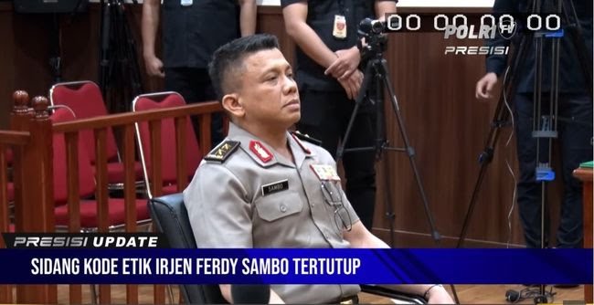 Ferdy Sambo saat menjalani sidang etik di Ruang Sidang KKEP Gedung TNCC, Mabes Polri. Hasil keputusan sidang, Ferdy Sambo resmi dipecat. Foto: Repro Detik.com