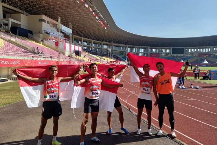 Indonesia meraih medali emas dari cabang olahraga atletik ASEAN Para Games 2022 nomor lari estafet 4x100 meter T11-13 putra di Stadion Manahan, Solo, Jumat (4/8/2022) pagi WIB. Foto: Repro kompas.com