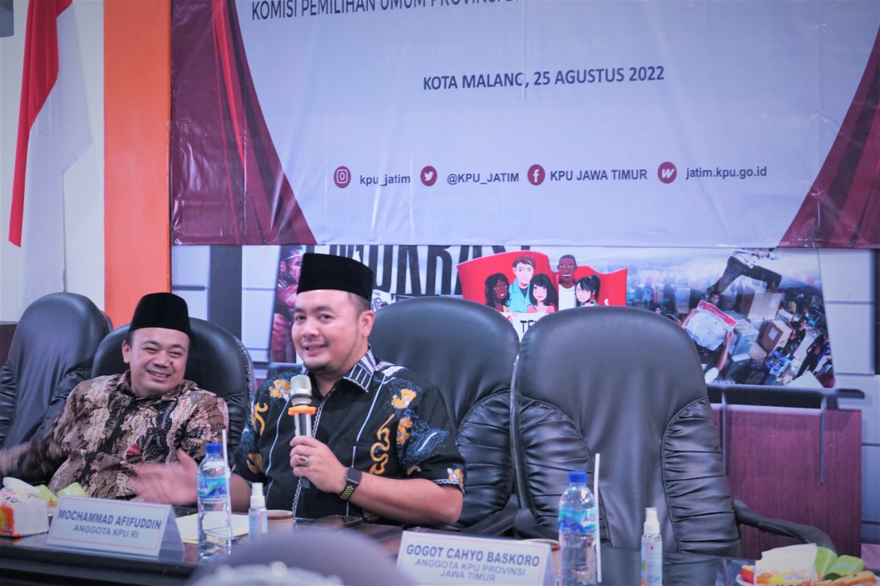 Anggota KPU RI, Mochammad Afifuddin menjelaskan jika pihaknya berkeinginan meningkatkan kapasitas dan kompetensi divisi hukum. Foto: Ist.