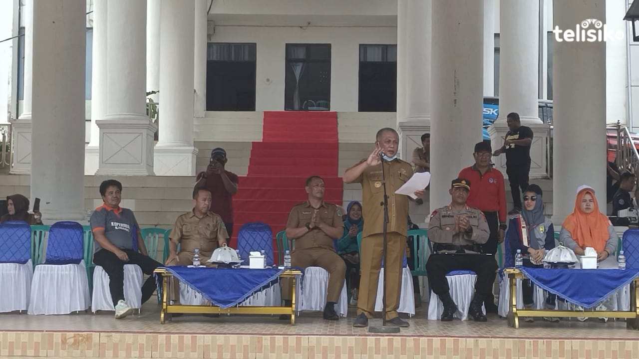 Bupati Konawe Kery Saiful Konggoasa berharap dalam kegiatan gerak jalan ini dapat memberi semangat kepada masyarakat untuk dapat bangkit menjadikan Konawe maju dan gemilang. Foto: Aris Syam/Telisik