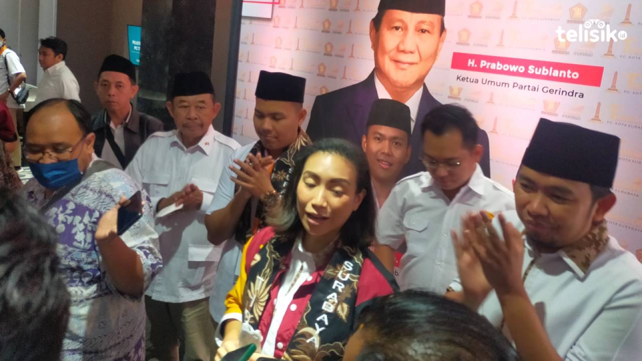 Ketum TIDAR, Rahayu Saraswati saat memberi keterangan dukungan millenial di Surabaya untuk Prabowo di Pilpres 2024. Foto: Yudhie/Telisik.