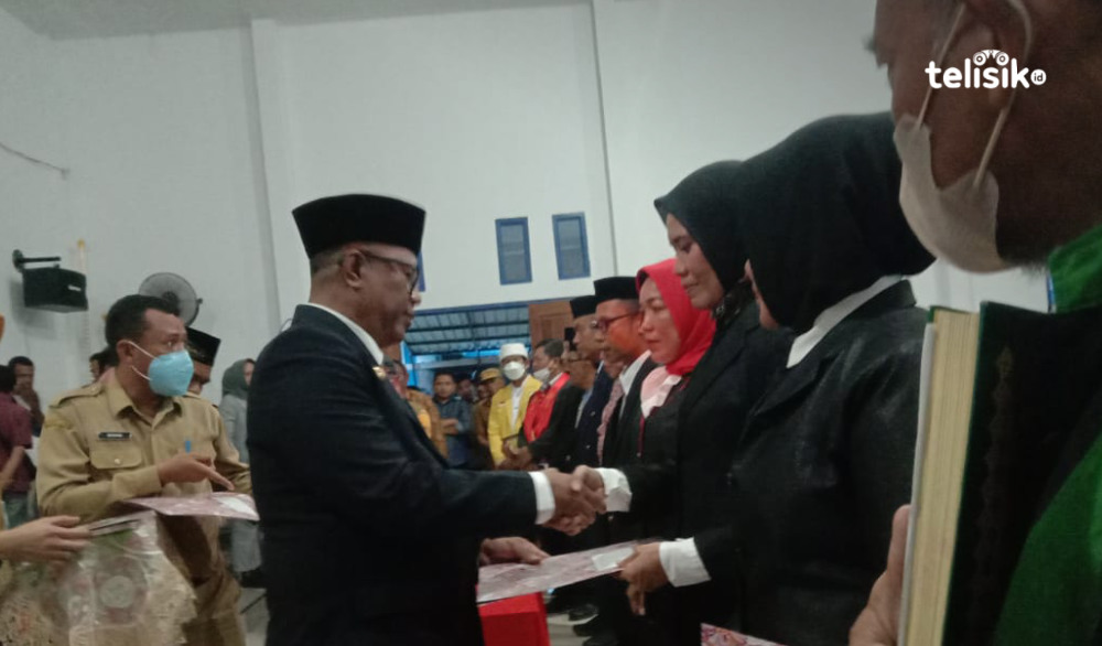Pj Bupati Muna Barat, Bahri saat akan melantik pejabat eselon III dan IV. Foto : Sunaryo/Telisik