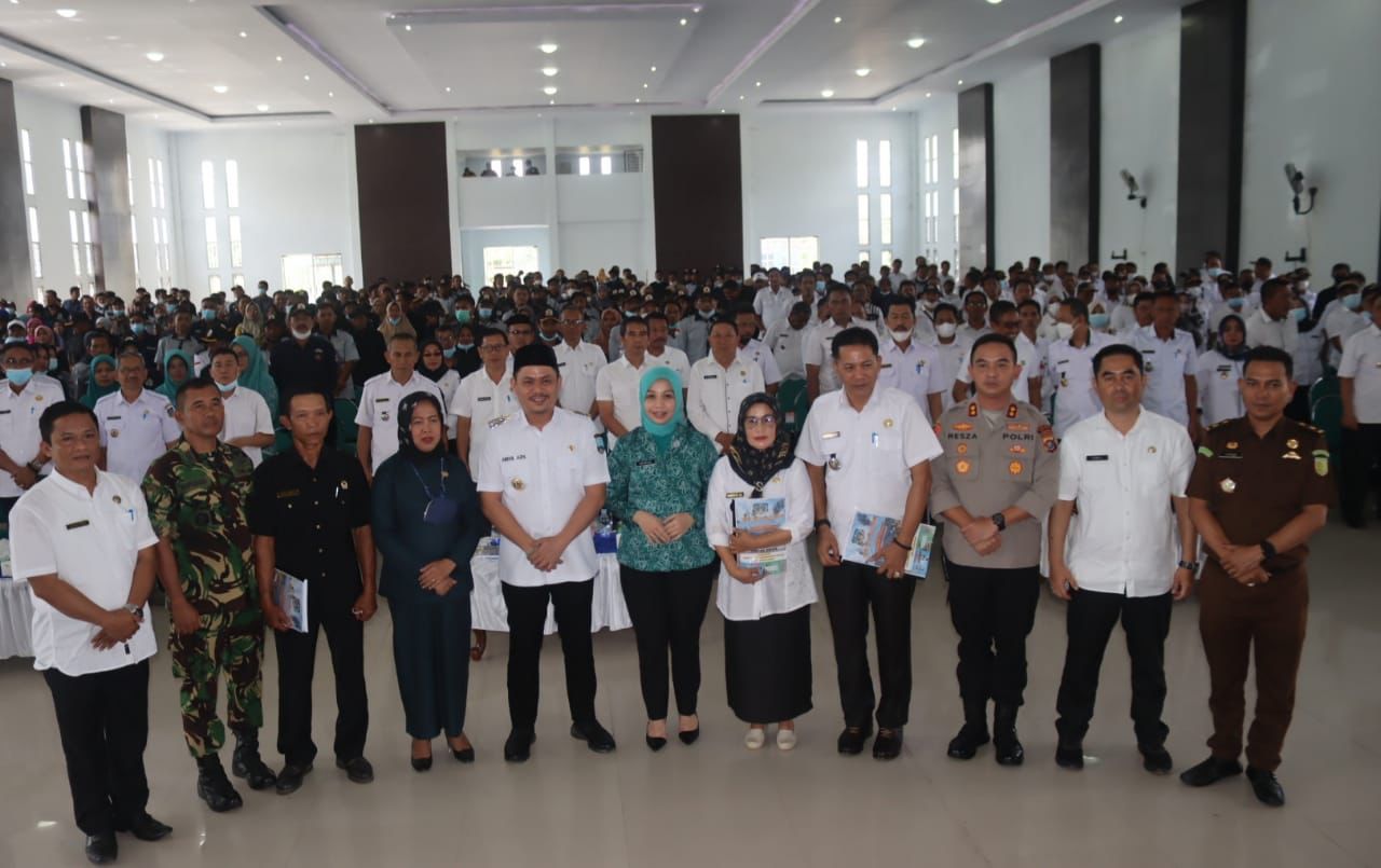 Plt Bupati Kolaka Timur, Abdul Azis mengajak seluruh pihak untuk menyukseskan pelaksanaan Pilkades serentak di 83 desa. Foto: Ist.
