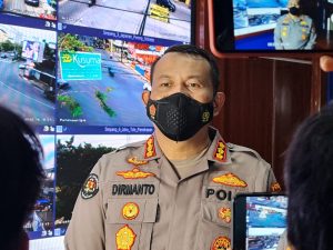Kabidhumas Polda Jawa Timur Kombes Pol Dirmanto saat beri penjelasan soal penangkapan Kapolsek Sukodono. Foto: Ist.