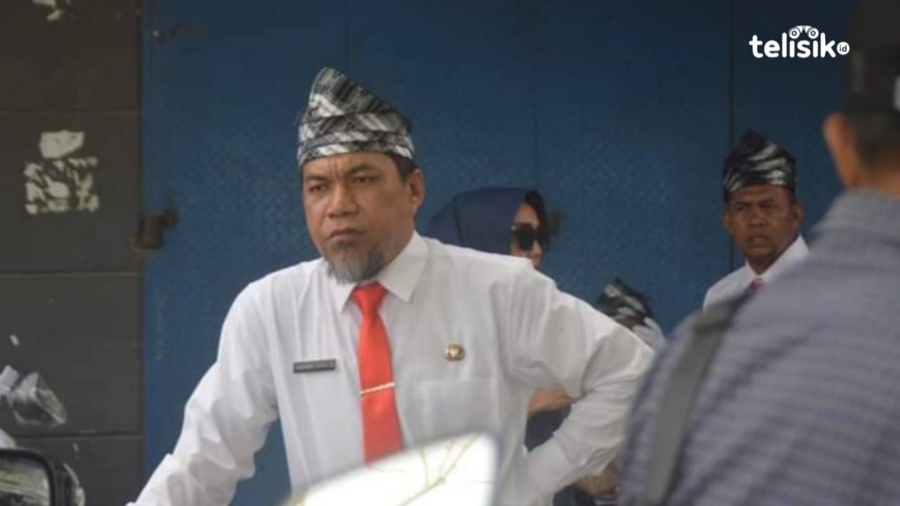 Sekretaris BKPSDM Muna, LM Syahrullah menjelaskan pendataan tenaga non ASN. Foto : Sunaryo/Telisik.
