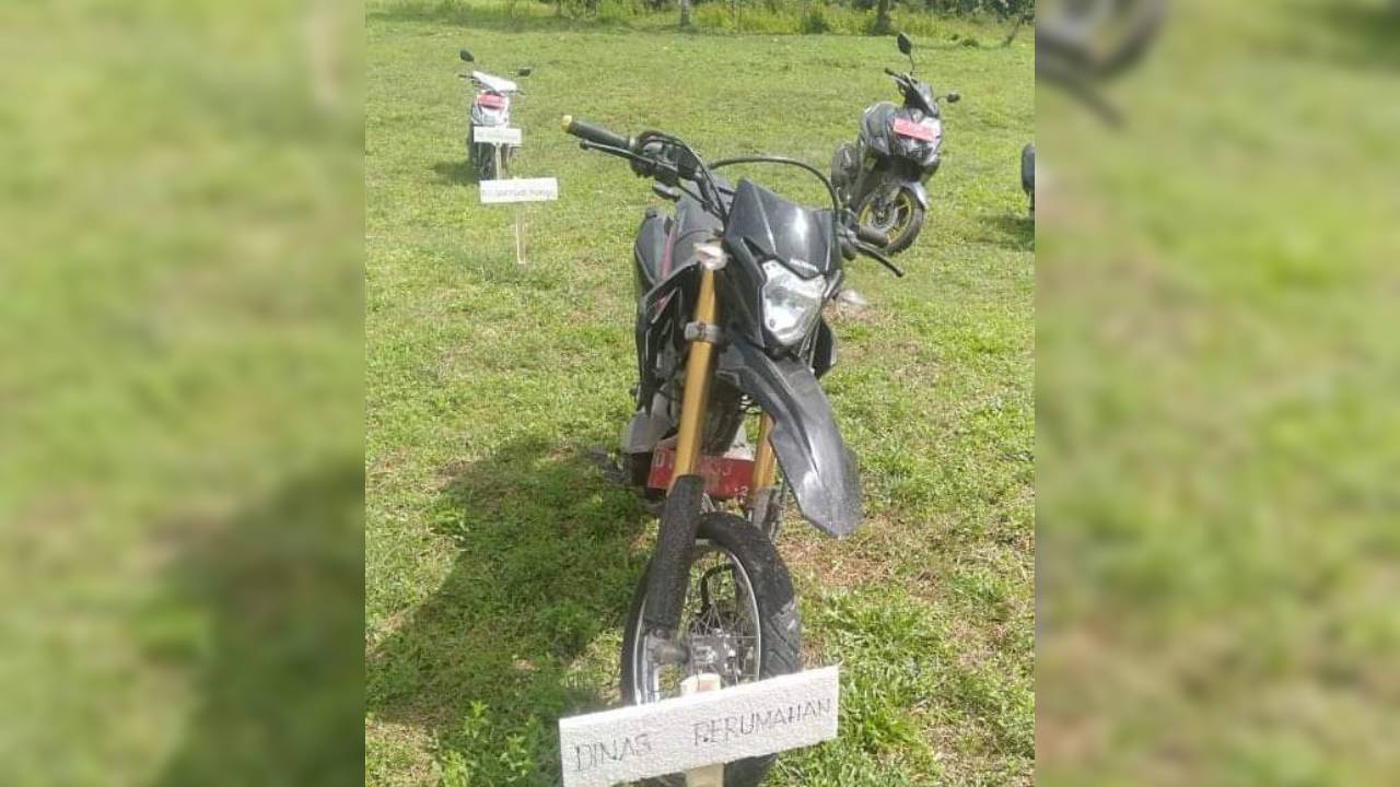 Randis roda dua milik Pemkab Muna Barat mulai dikumpulkan di rujab bupati. Foto: Ist.