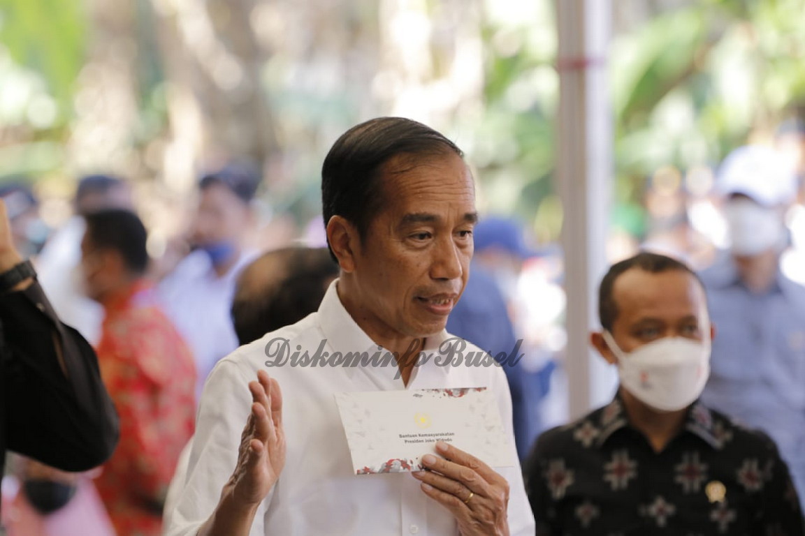 Presiden Jokowi ketika berkunjung ke Kabupaten Buton Selatan. Foto: Diskominfo Buton Selatan