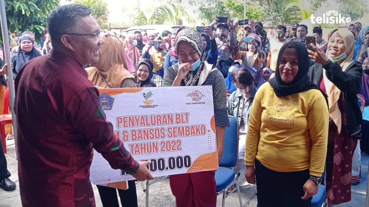 Penyaluran BLT BBM di Kota Kendari dimulai. Sebanyak 16.258 KPM akan menerima kompensasi kenaikan BBM ini. Warga akan menerima bantuan Rp 500 ribu, terdiri dari BLT BBM Rp 300 ribu dan BPNT Rp 200 ribu. Foto: Sumarlin/Telisik