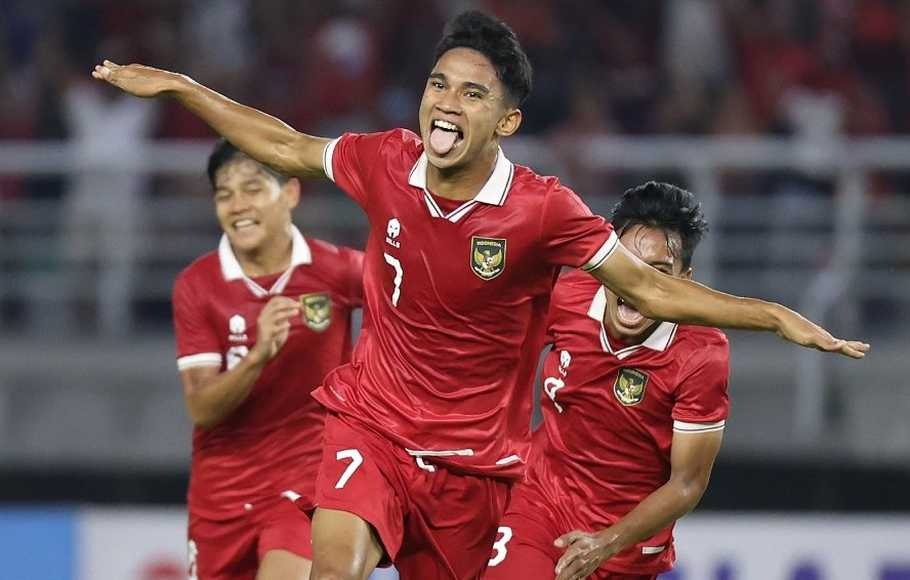 Pemain Timnas U-20 Indonesia, Marselino Ferdinan, merayakan gol ke gawang Vietnam dalam Kualifikasi Piala Asia U-20 di Gelora Bung Tomo, Minggu, 18 September 2022.  Foto: dok. PSSI