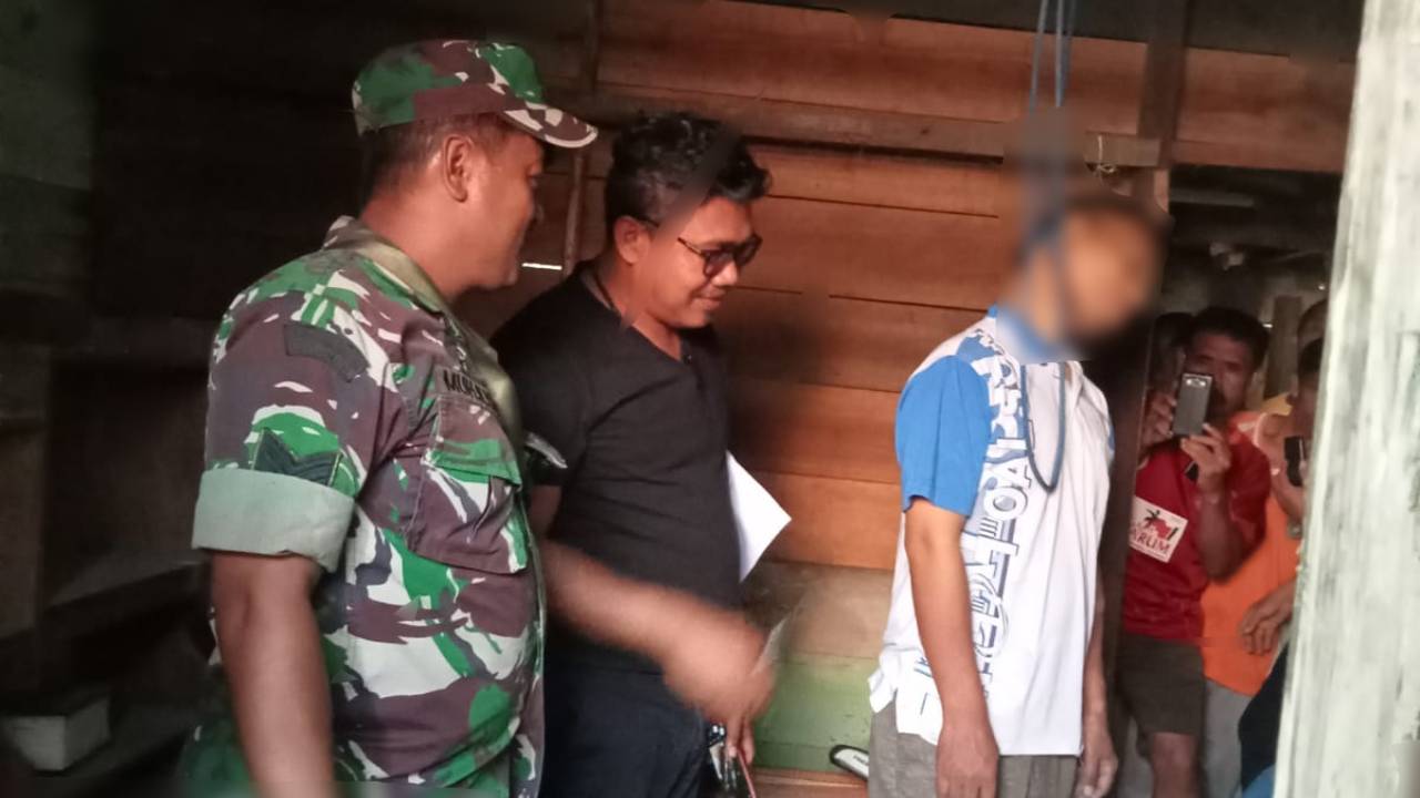 Pihak keamanan Polsek Mandonga yang didampingi Babinsa setempat saat melakukan olah TKP. Foto: Ist.