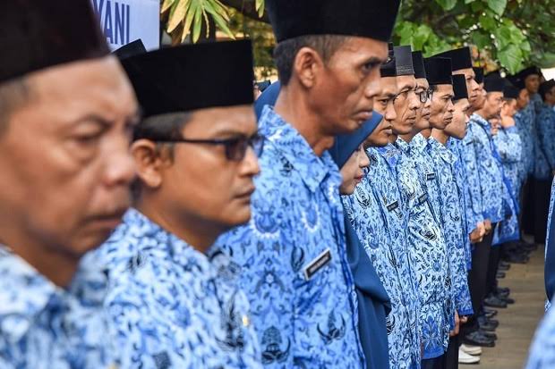 Besaran gaji pensiun PNS disebut membebani keuangan negara. Foto: Repro sindonews.com
