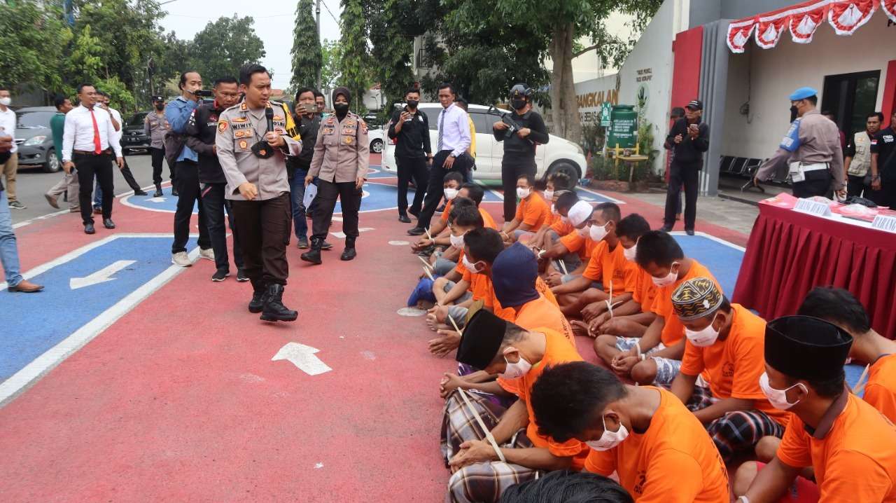 Para tersangka terjaring Operasi Tumpas Narkoba Semeru 2022 di Bangkalan. Foto: Ist.