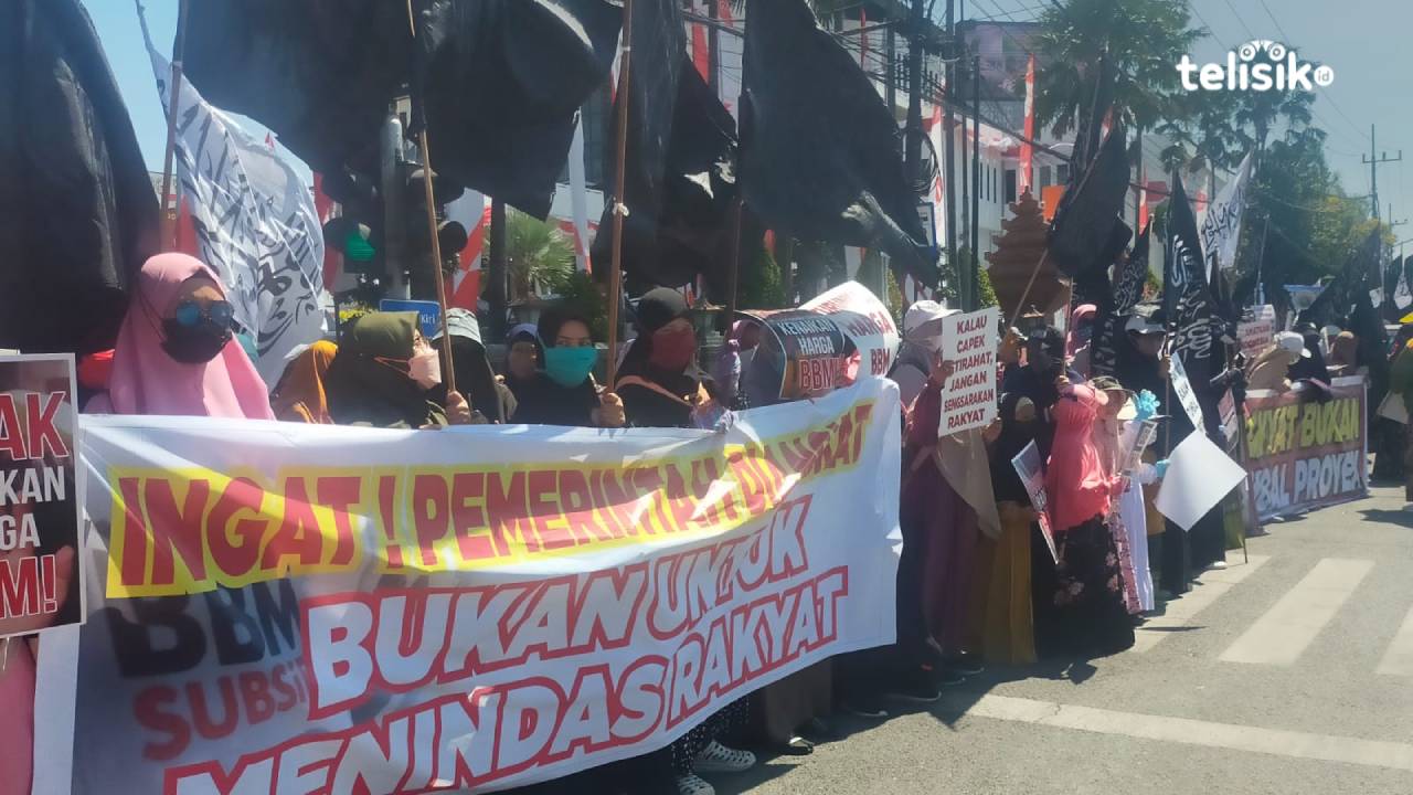 Demo Formasi tolak kenaikan harga BBM di Indonesia. Foto: Yudhie/Telisik.