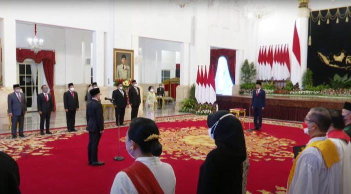 Presiden Jokowi melantik Abdullah Azwar Anas menjadi Menteri PANRB, Rabu (07/09/2022), di Istana Negara, Jakarta. Foto: Setpres.