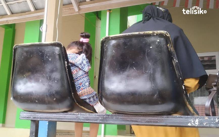 Korban ketika didampingi UPT PPA Buton Selatan. Foto: Dheny/Telisik.
