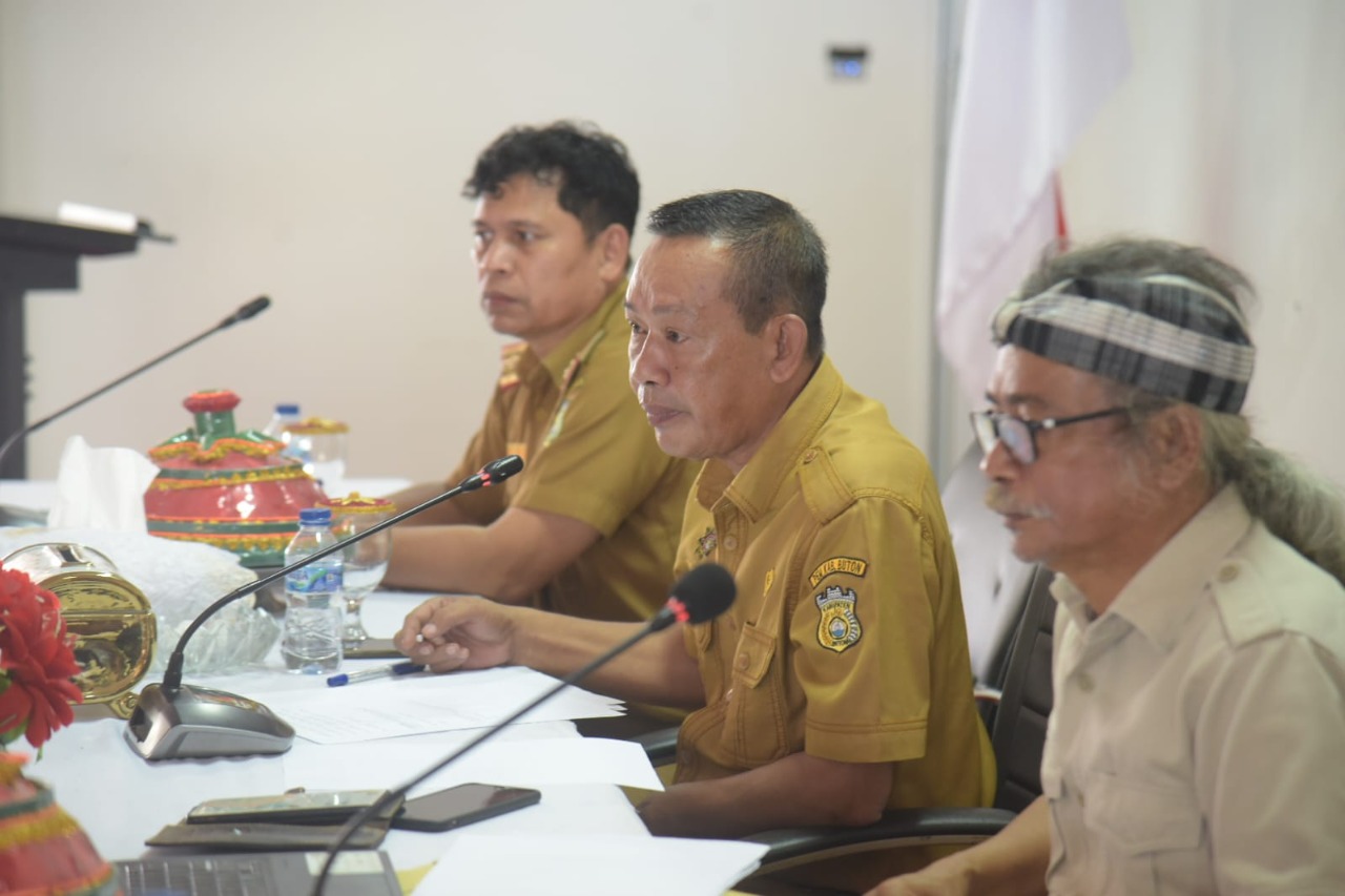 Pemkab Buton melakukan rapat persiapan Porprov ke-14 tahun 2022 sebagai tuan rumah ajang ini. Foto: Dok. Pemkab Buton