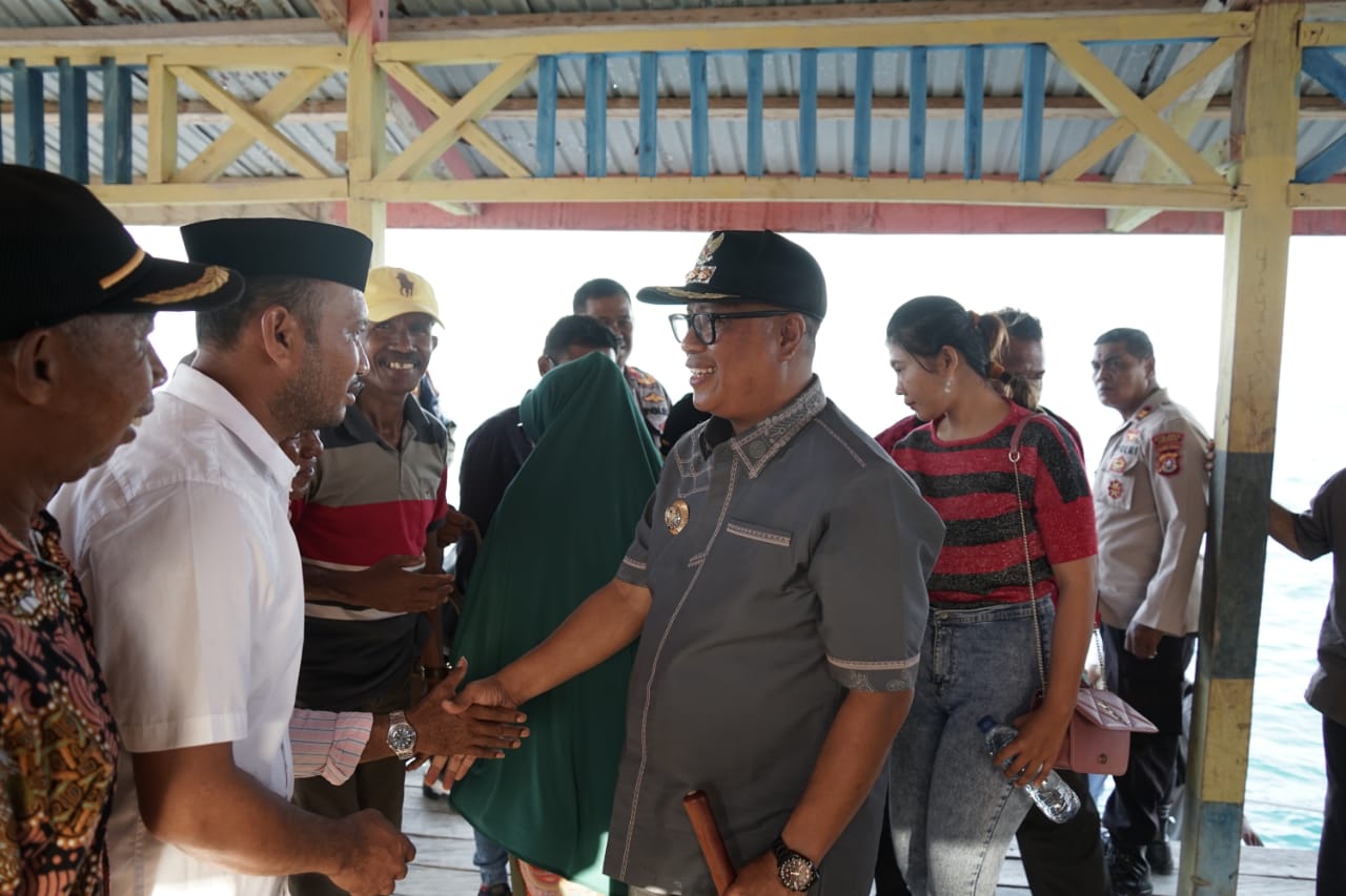Pj Bupati Muna Barat, Bahri, melakukan kunjungan kerja untuk melihat langsung apa yang menjadi kebutuhan masyarakat. Foto: Ist.