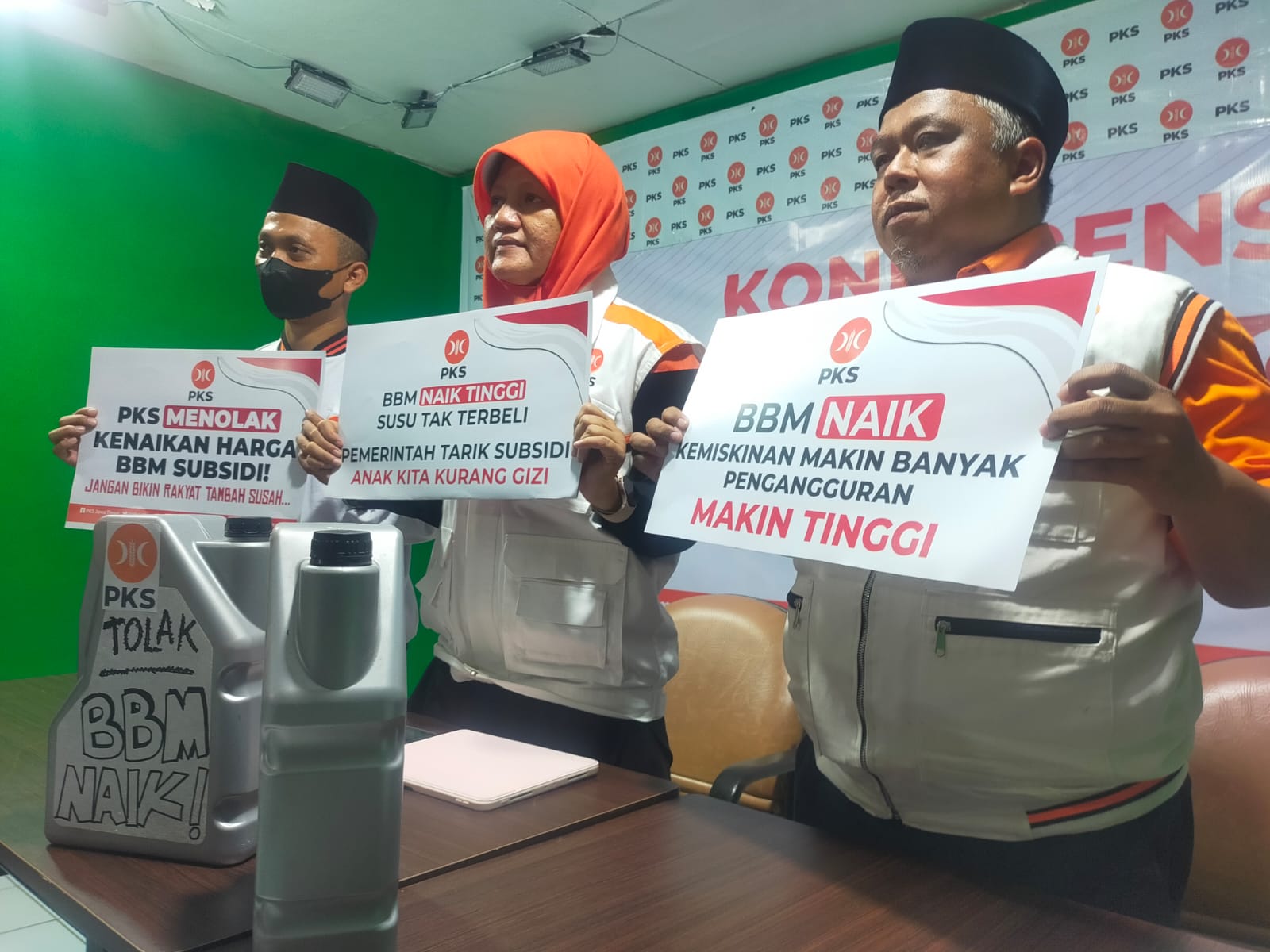 Penolakan PKS Jawa Timur atas kenaikan BBM yang mensengsarakan rakyat. Foto: Yudhie/Telisik.