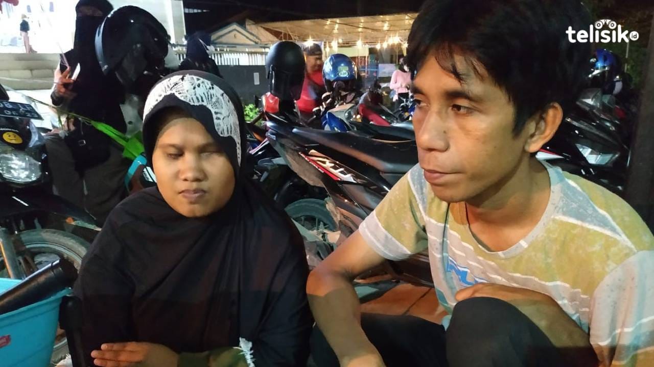 Pasangan suami istri Sindi dan Karsim yang sehari-hari bekerja sebagai pengamen di Kota Kendari. Foto: Adinda/Telisik.