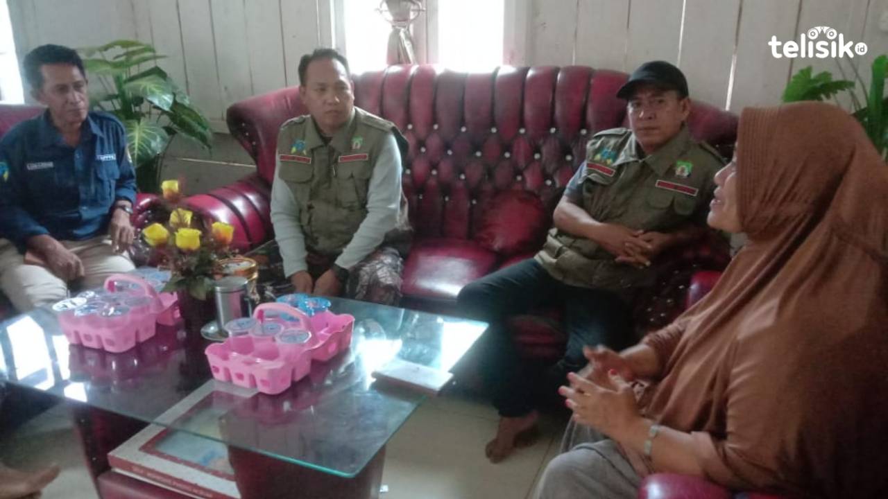 Satgas Perlindungan Perempuan dan Anak Bombana saat meminta keterangan Lurah Teomokole terkait kasus perundungan anak di wilayahnya. Hir/Telisik.