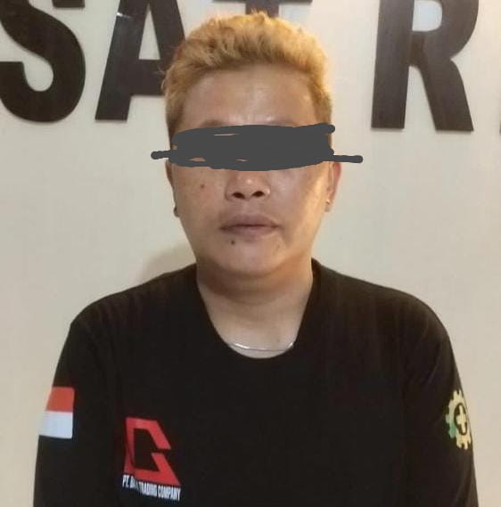Wanita berinisial YT (33) warga Kelurahan Arombu, Kecamatan Unaaha, Kabupaten Konawe Selatan, Sulawesi Tenggara, ditangkap polisi usai mencuri sejumlah uang milik temannya. Foto. Ist.