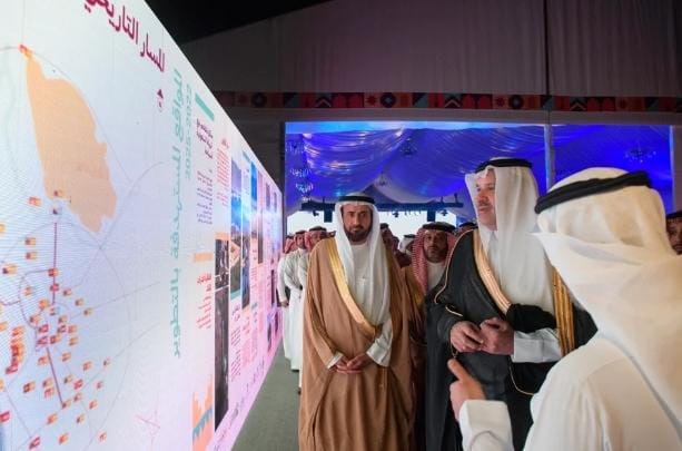 Gubernur Madinah, Pangeran Faisal bin Salman (tengah) saat menghadiri upacara peresmian. Foto: Repro Arabnews.com