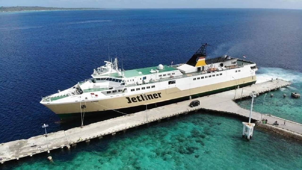 KFC Jetliner yang melayani rute Kendari, Raha, Baubau, Wanci, tengah masuk docking untuk perawatan rutin. Foto: Repro instagram pelni 162