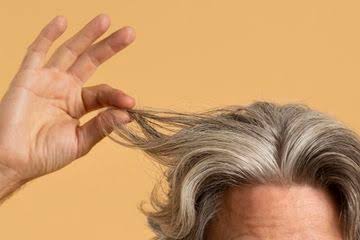 Menggunakan bahan alami menjadi salah satu alternatif untuk mengatasi rambut beruban. Foto: Repro nakita.grid.id