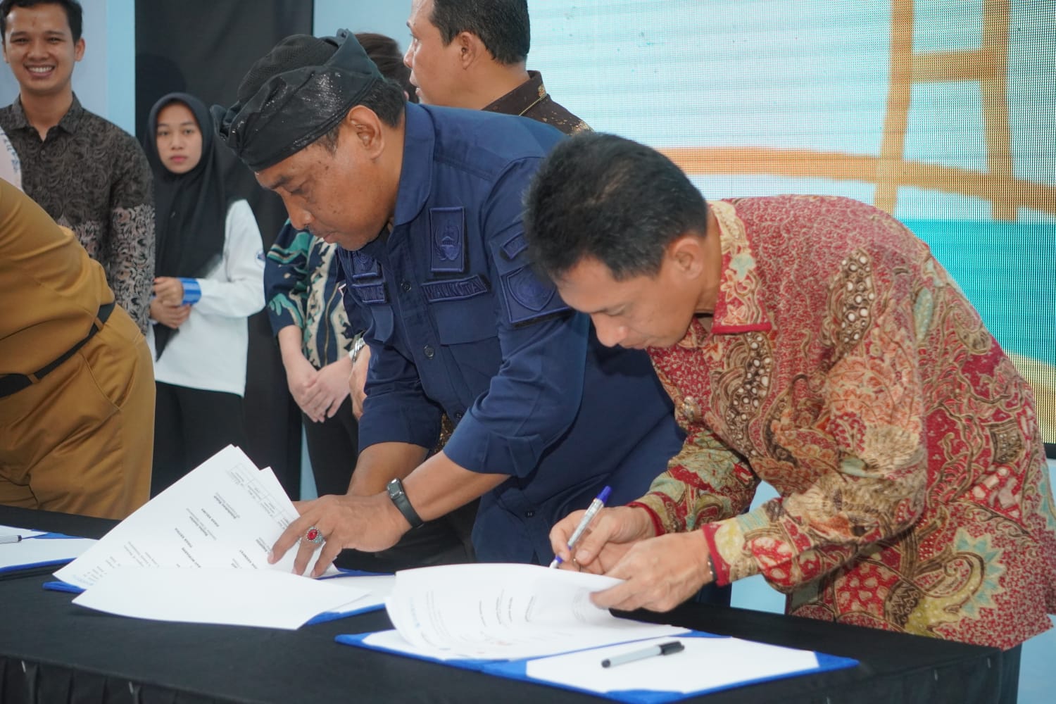 Penandatanganan MoU Komitmen Transaksi Pemerintah Daerah di Provins Sulawesi Tenggara dalam melakukan GNPIP. Foto: Ist