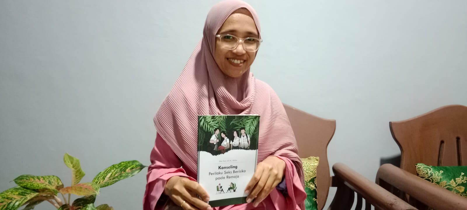 Buku Konseling Perilaku Seks Berisiko pada Remaja, yang ditulis oleh dosen asal Kabupaten Muna, Elna Sari. Foto: Ist.