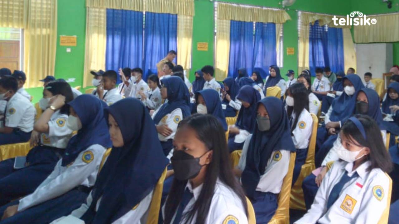 Peserta sosialisasi cyberbullying yang dilakukan DP3A Kota Kendari. Foto: Nur Khumairah/Telisik