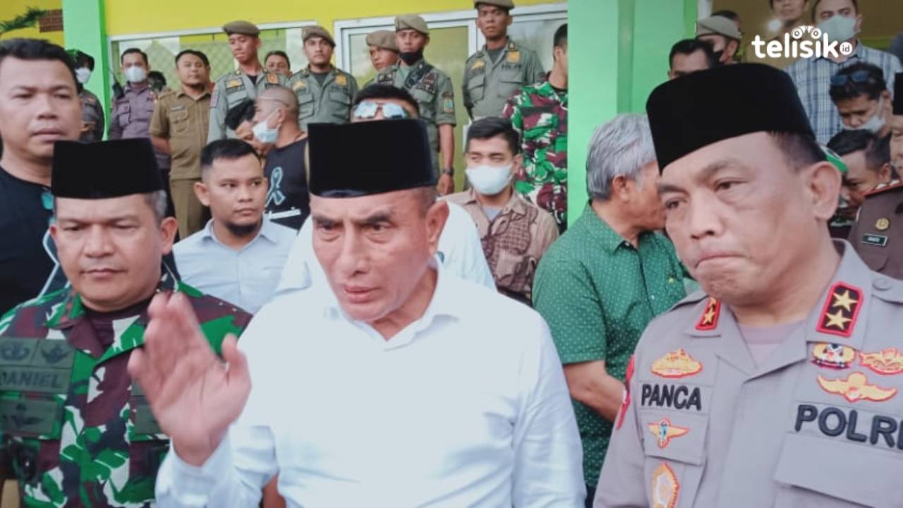 Gubernur Sumatera Utara, Edy Rahmayadi (tengah) bersama dengan Kapolda Irjen Pol Panca Putra (kanan) dan Panglima Kodam I Bukit Barisan Mayjen Dahniel (kiri) ketika diwawancarai awak media. Foto: Reza Fahlefy/Telisik