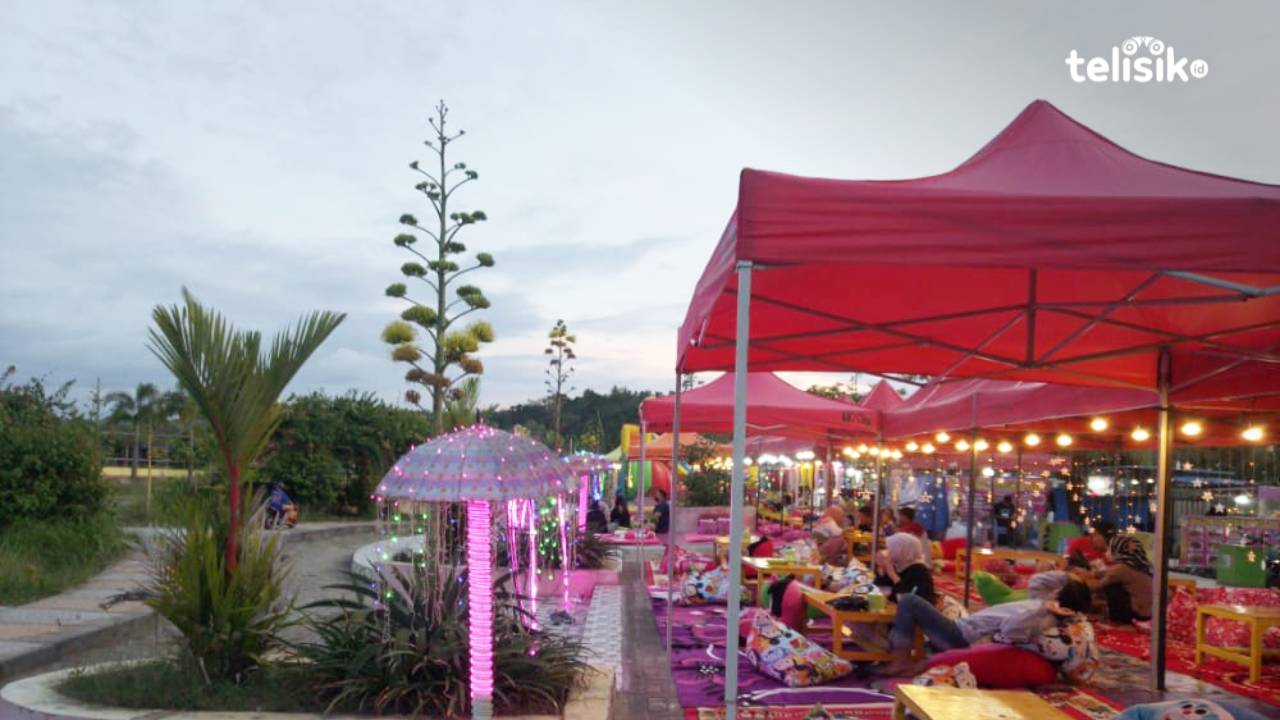 Suasana pengunjung yang berada di area Jembatan Bungkutoko, dijadikan oleh beberapa orang sebagai tempat nongkrong dan menikmati weekend. Foto: Nur Khumairah/Telisik