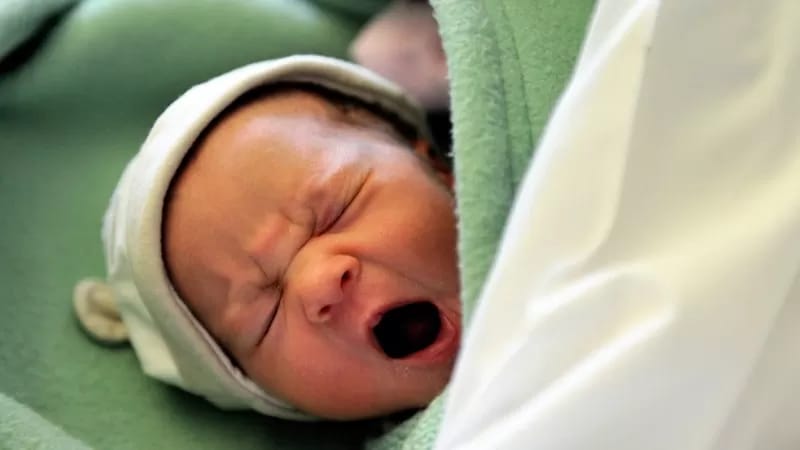 hak dari bayi baru lahir atau sunnah yang harus orang tua penuhi. Foto: Repro bbc.com