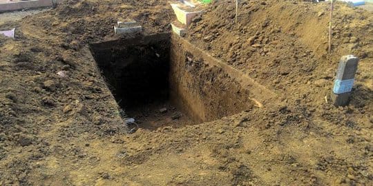 Ketika berada di alam kubur, tak ada satu pun harta atau sanak keluarga yang menyertai kita. Foto: Repro Merdeka.com